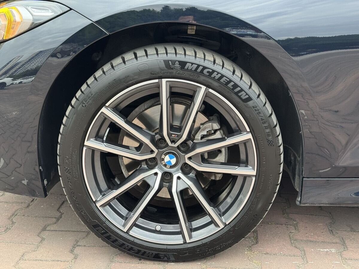 BMW 3-Series 2023 - фото автомобиля