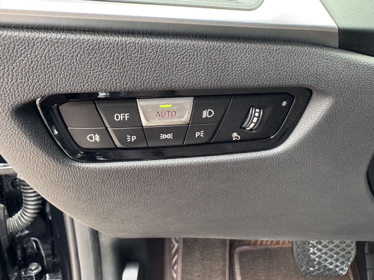 BMW 3-Series 2023 - фото автомобиля