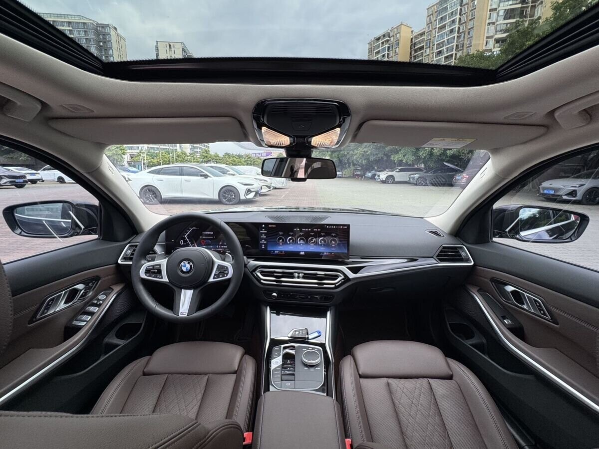 BMW 3-Series 2023 - фото автомобиля