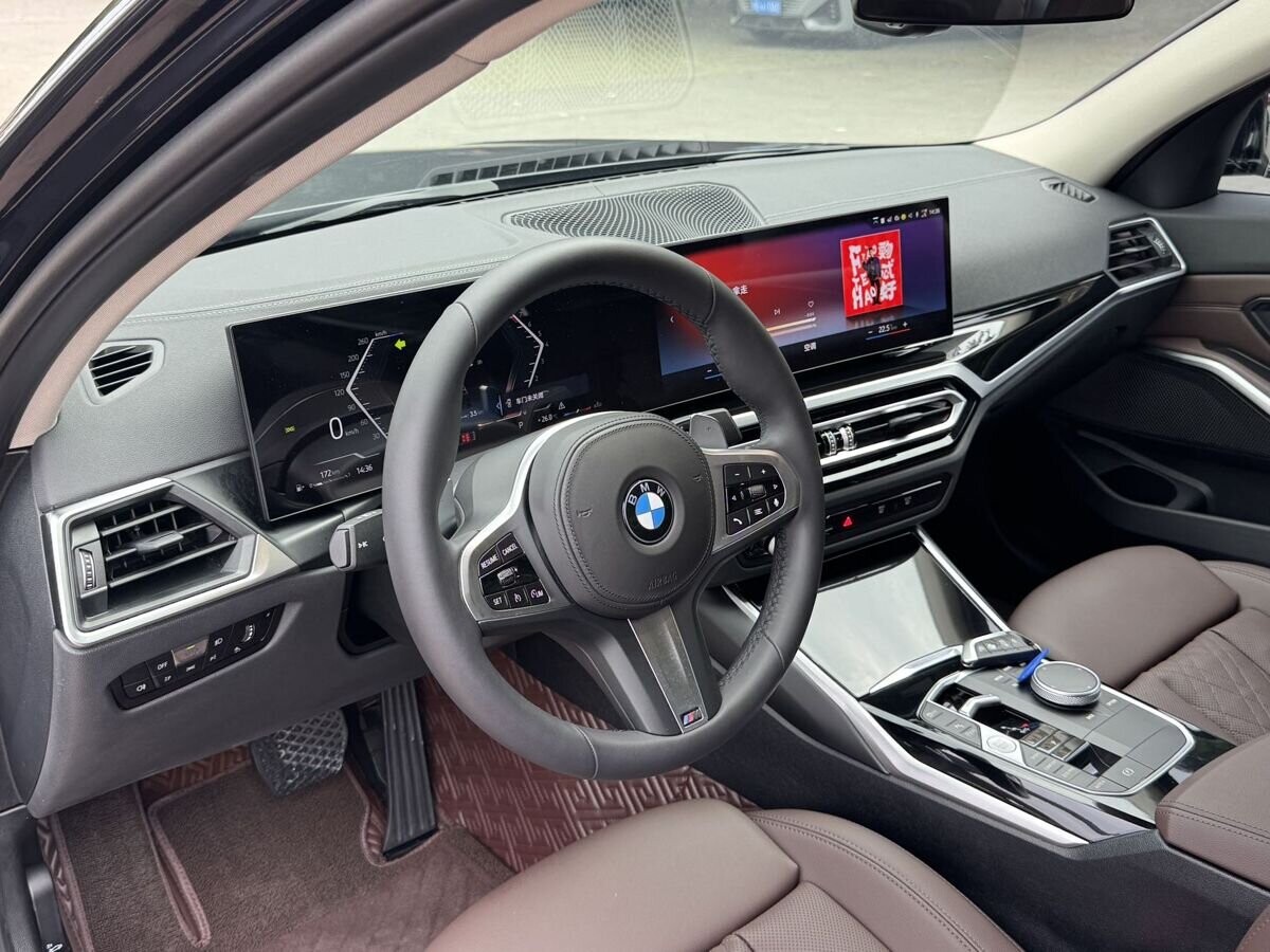 BMW 3-Series 2023 - фото автомобиля