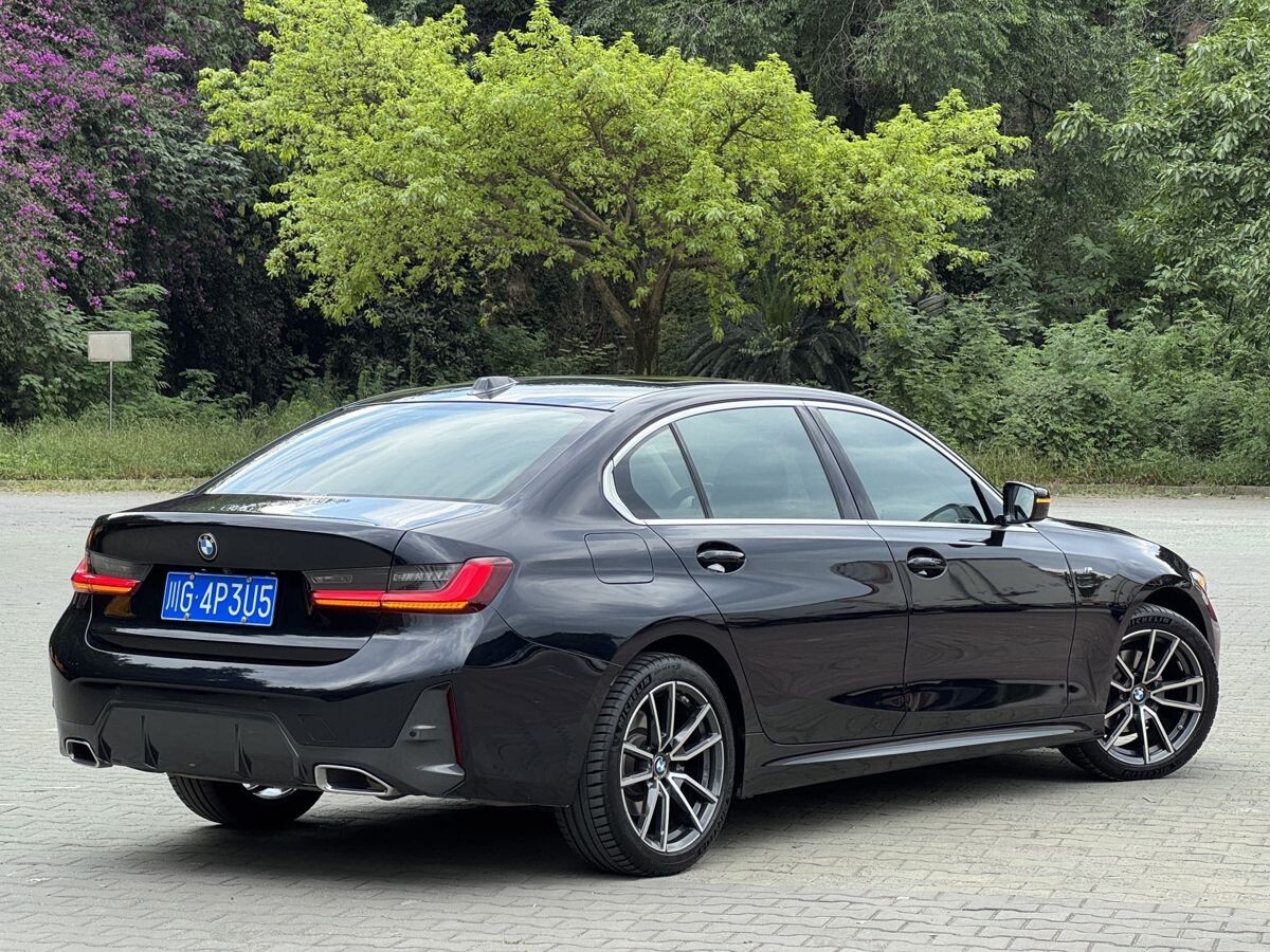 BMW 3-Series 2023 - фото автомобиля