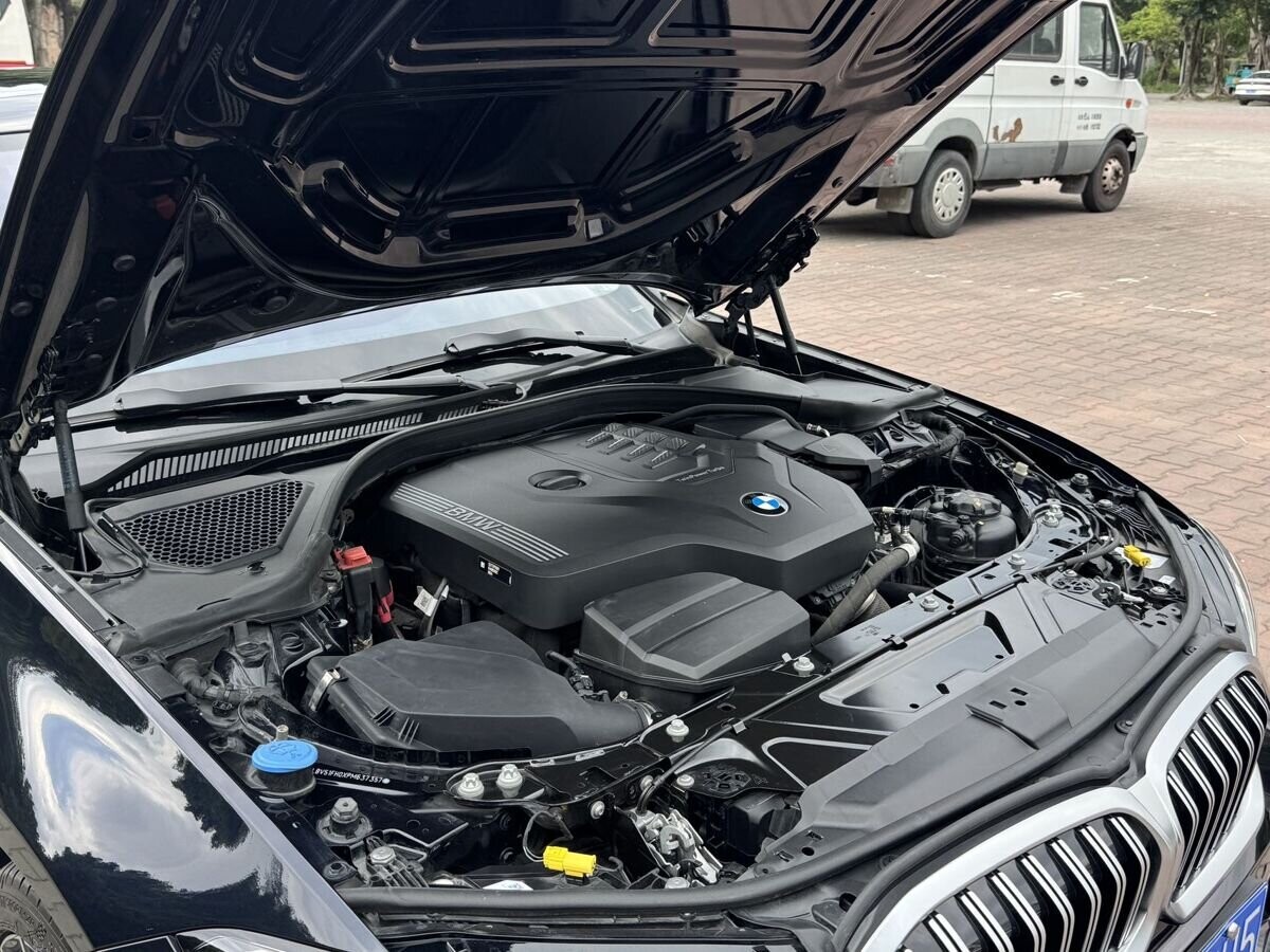 BMW 3-Series 2023 - фото автомобиля