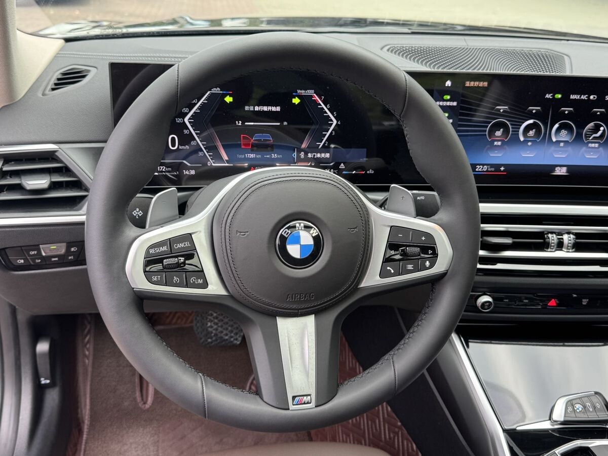 BMW 3-Series 2023 - фото автомобиля