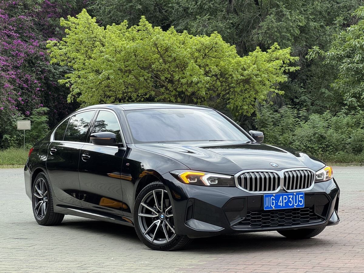 BMW 3-Series 2023 - фото автомобиля