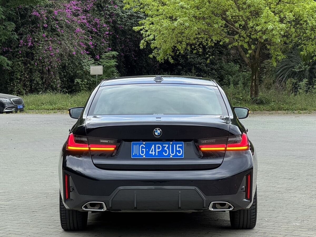 BMW 3-Series 2023 - фото автомобиля