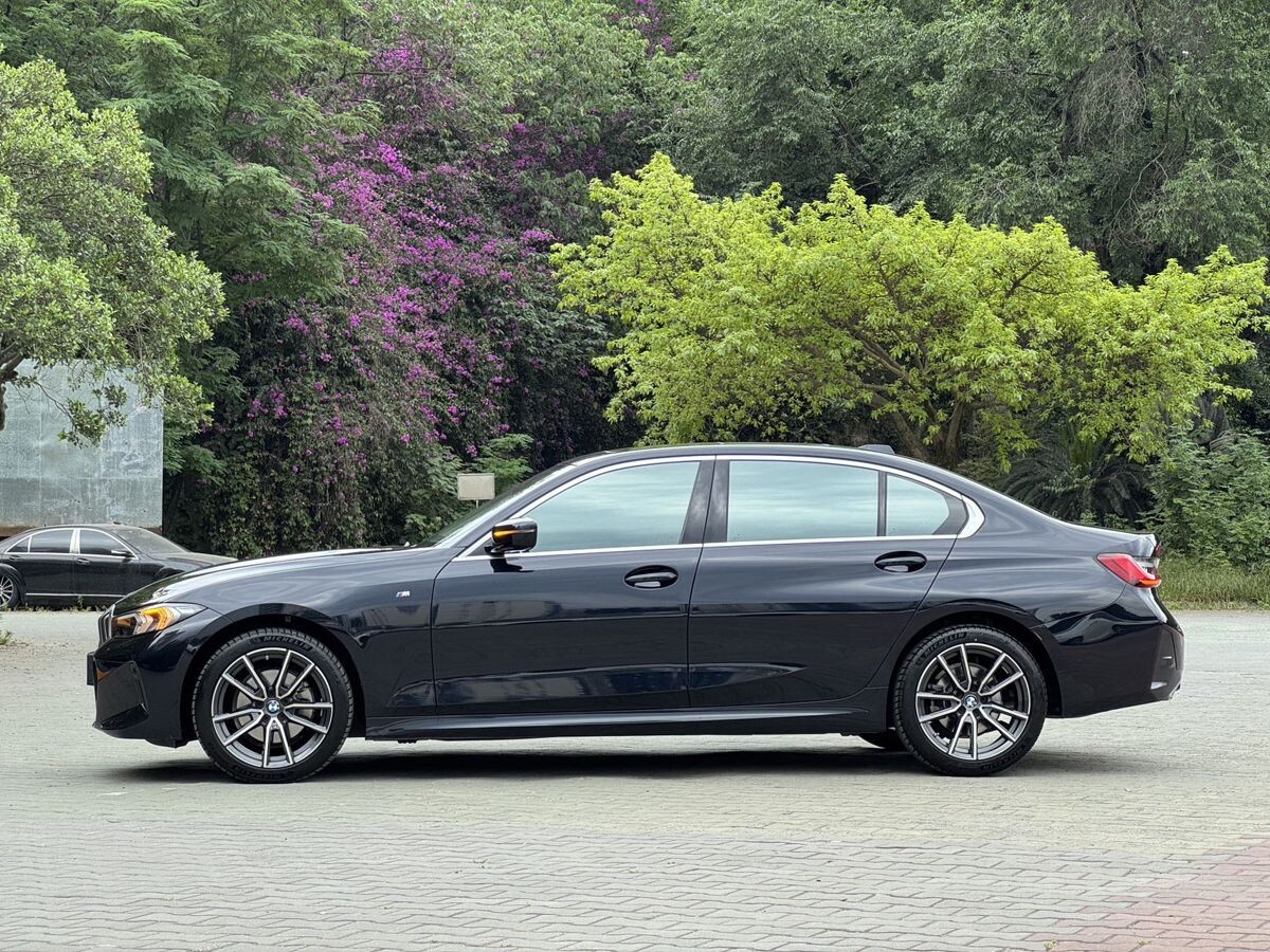 BMW 3-Series 2023 - фото автомобиля