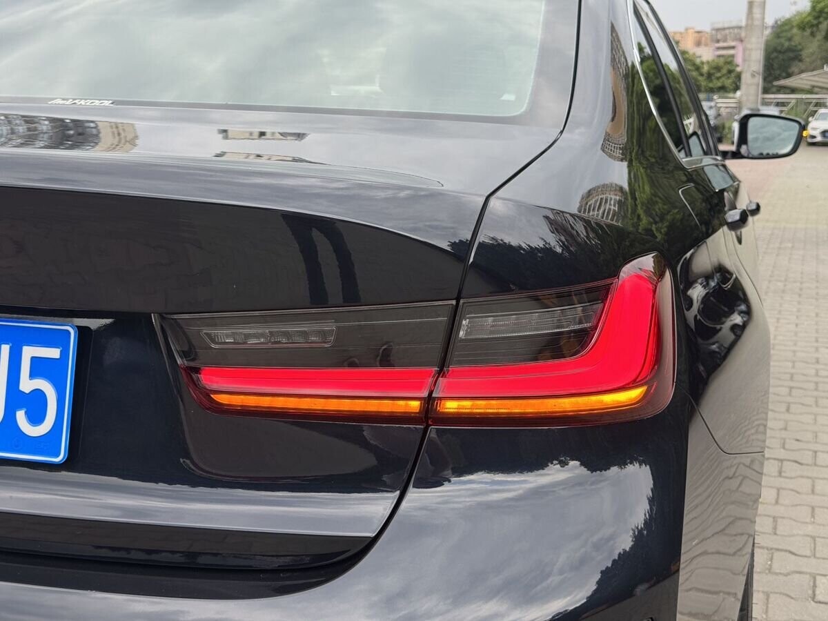 BMW 3-Series 2023 - фото автомобиля