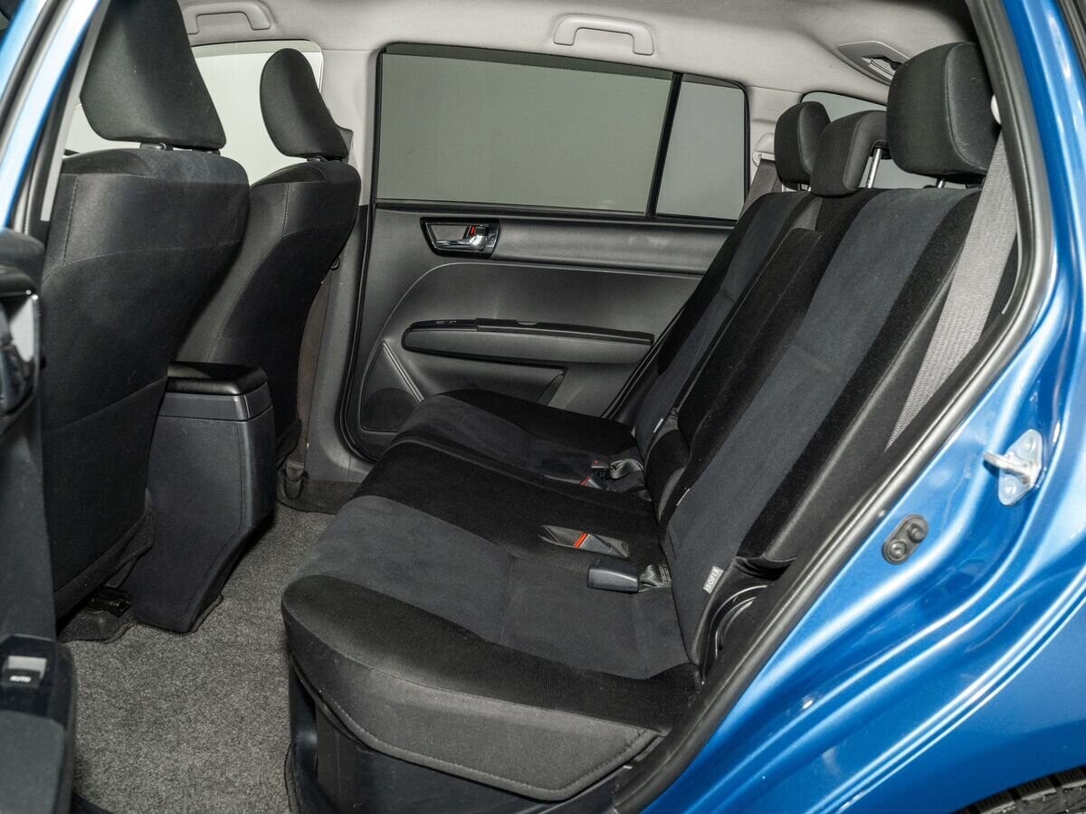 Toyota Corolla Fielder 2017 - фото автомобиля