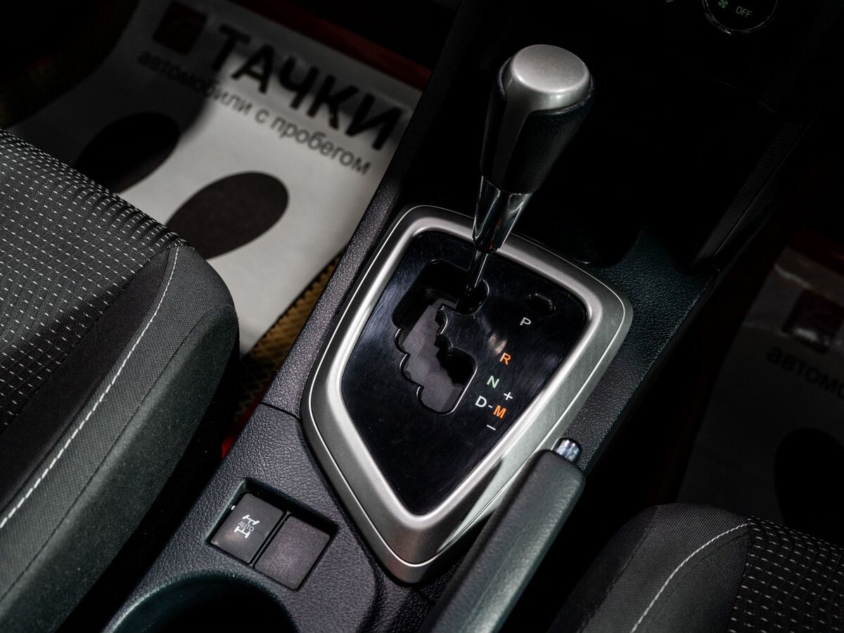 Toyota Auris 2014 - фото автомобиля