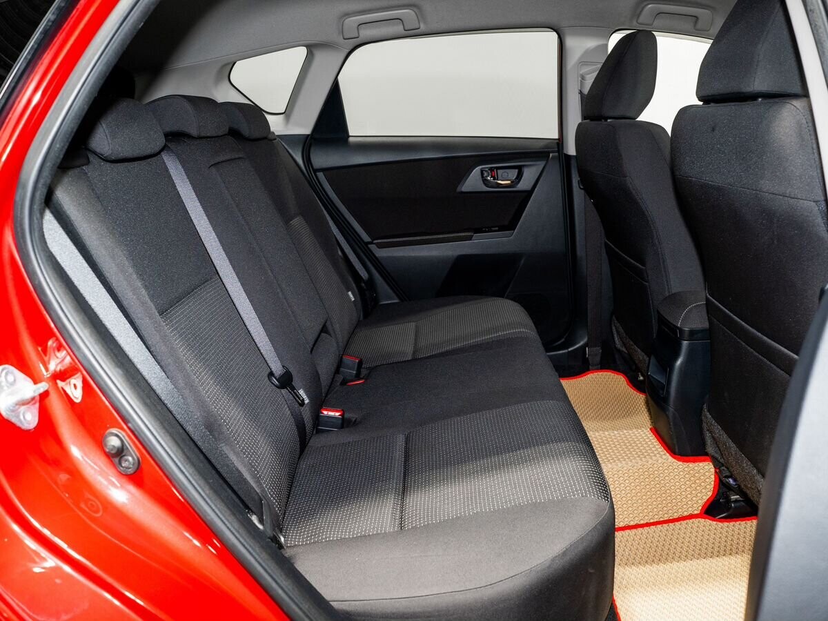 Toyota Auris 2014 - фото автомобиля