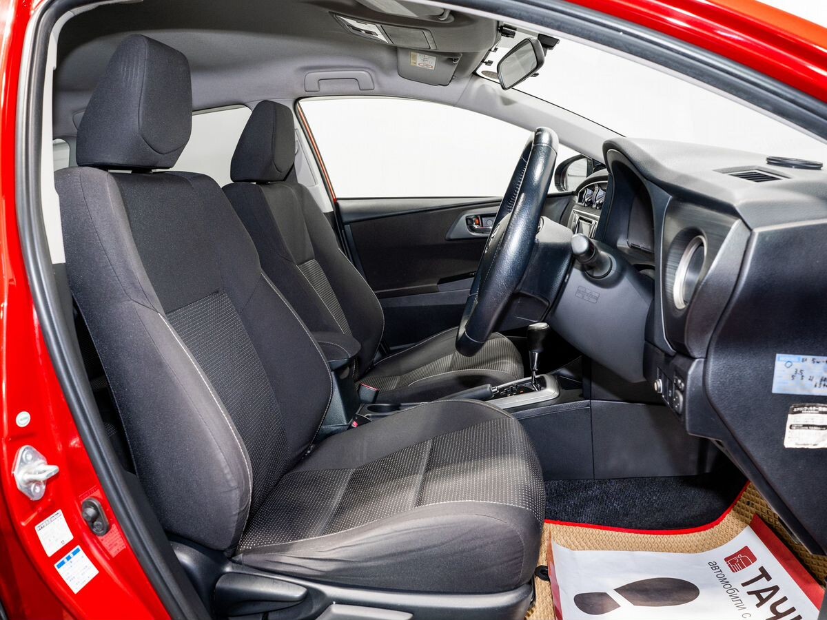 Toyota Auris 2014 - фото автомобиля