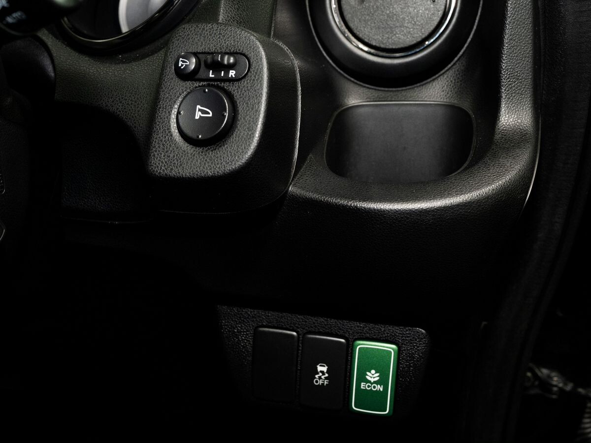 Honda Fit Shuttle 2011 - фото автомобиля