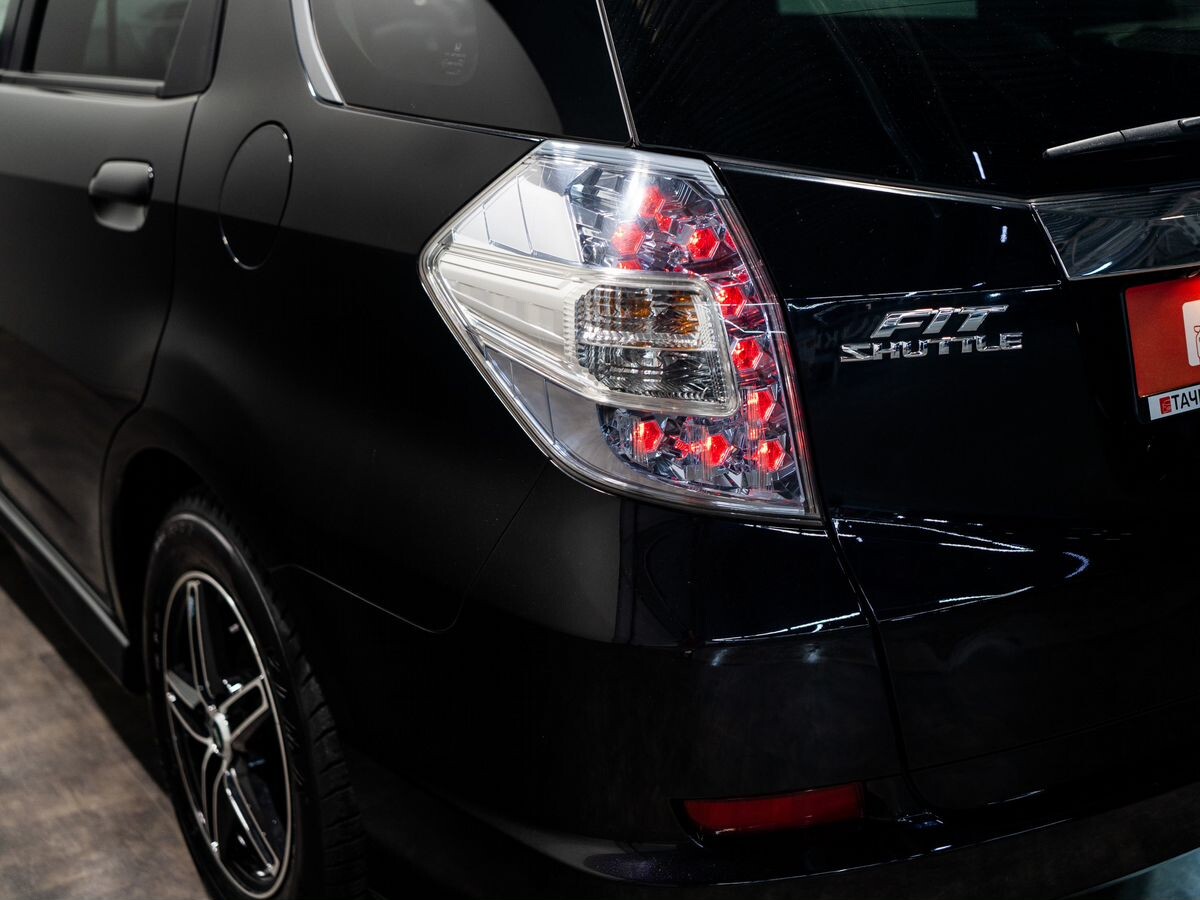 Honda Fit Shuttle 2011 - фото автомобиля