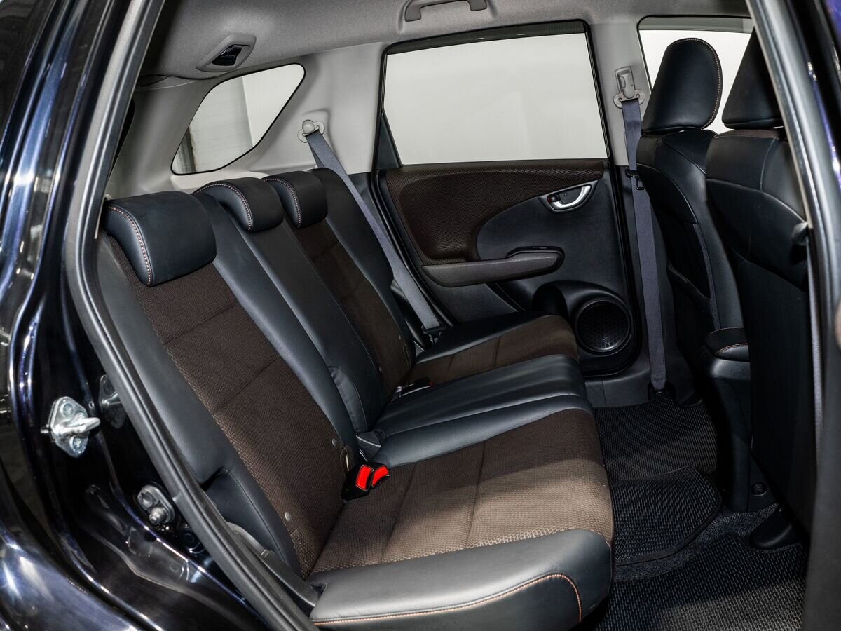 Honda Fit Shuttle 2011 - фото автомобиля