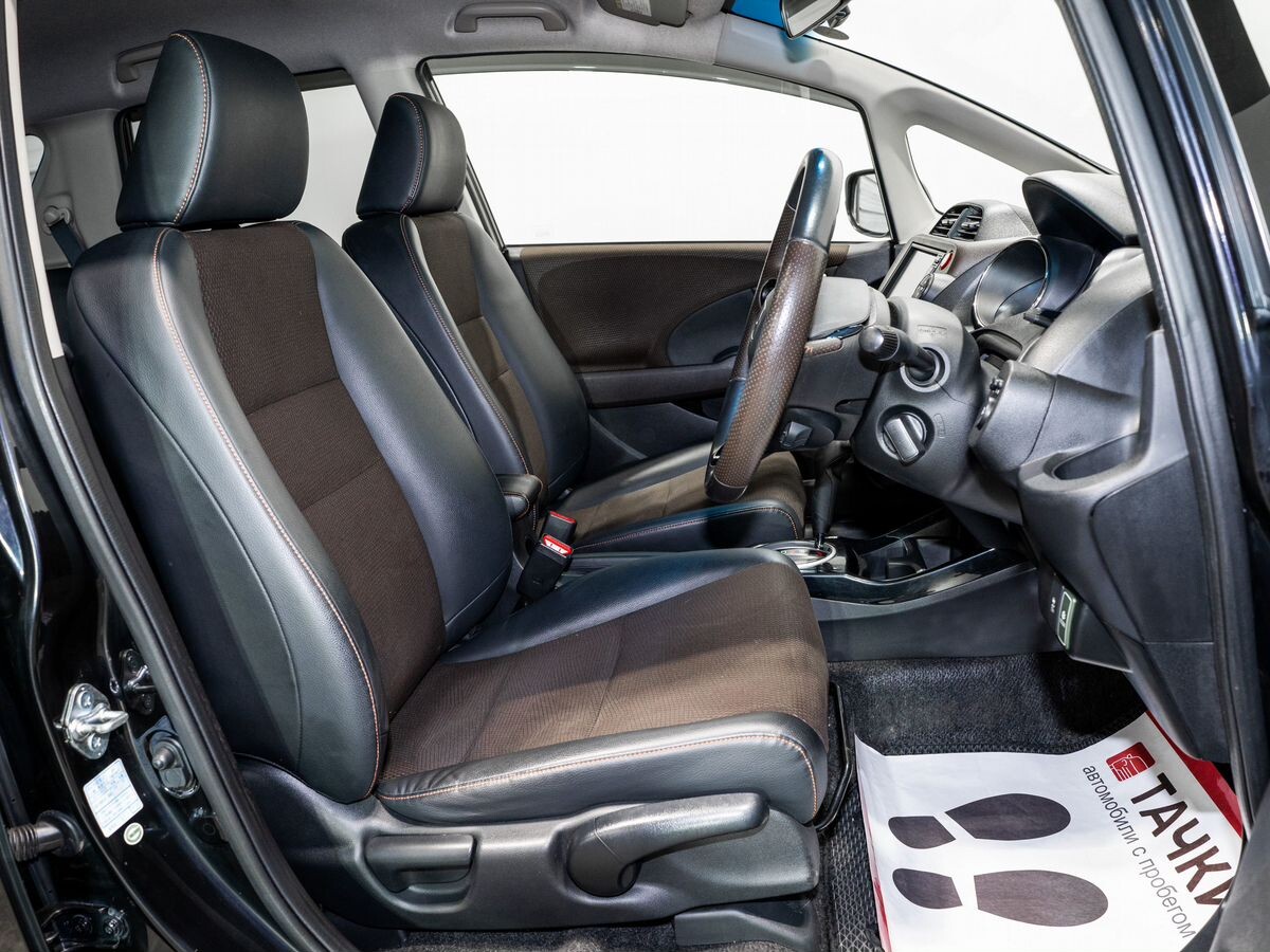 Honda Fit Shuttle 2011 - фото автомобиля