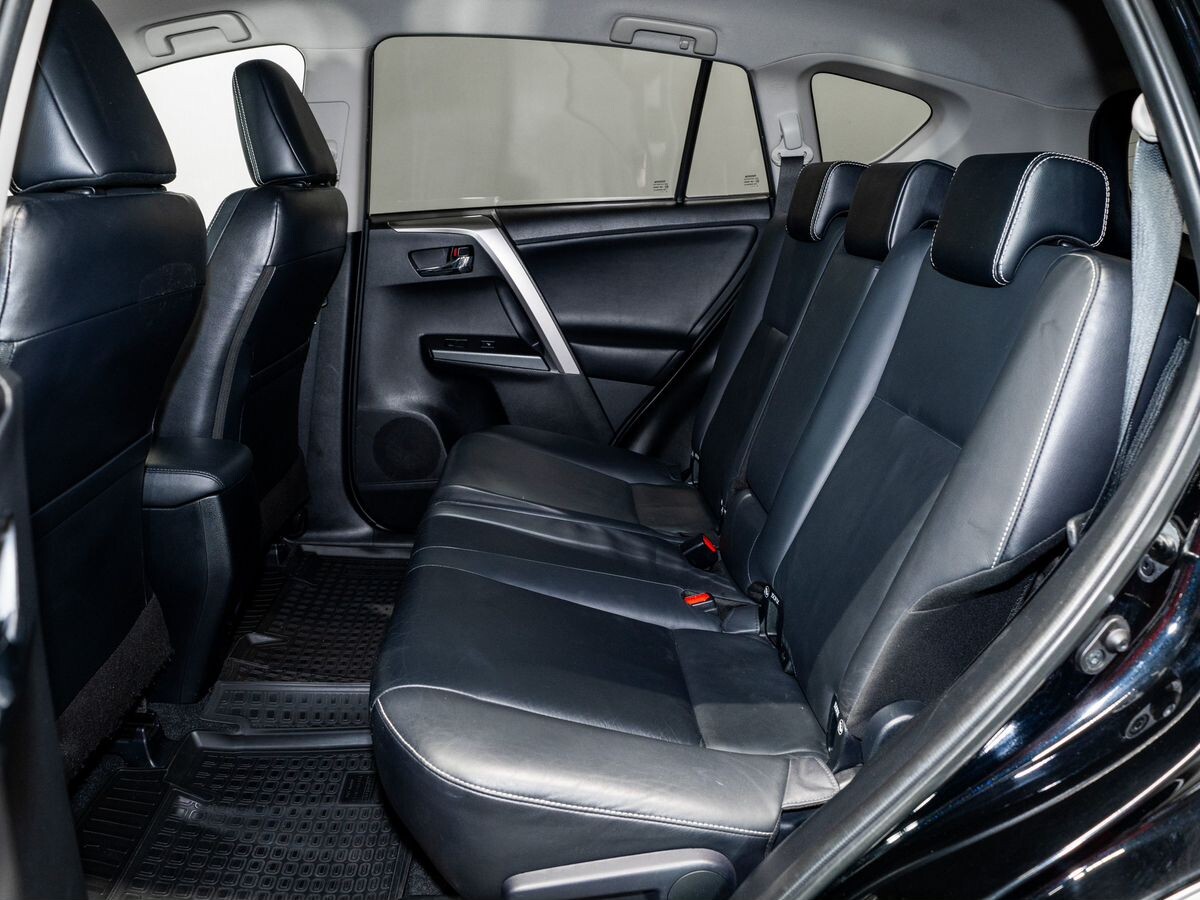 Toyota RAV4 2016 - фото автомобиля