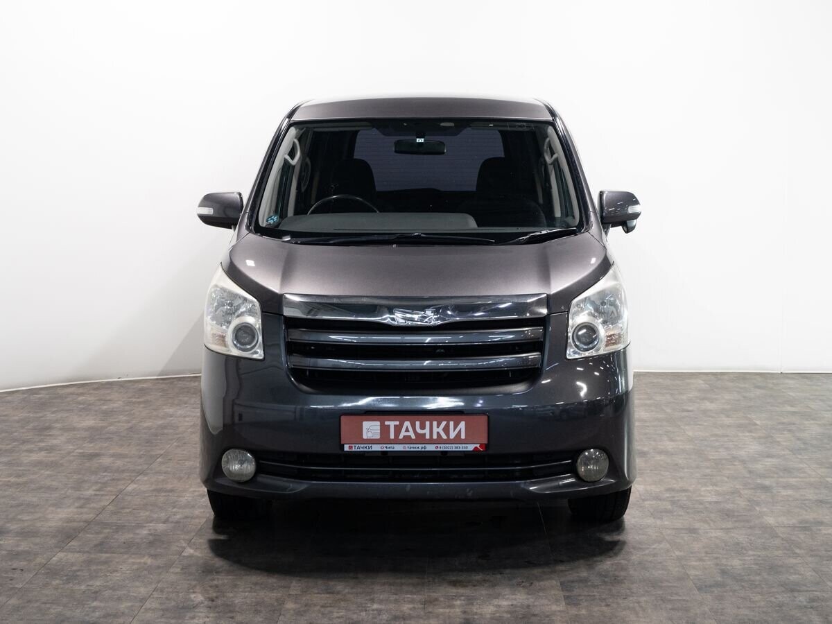 Toyota Noah 2009 - фото автомобиля