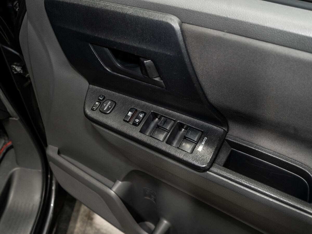 Toyota Noah 2009 - фото автомобиля