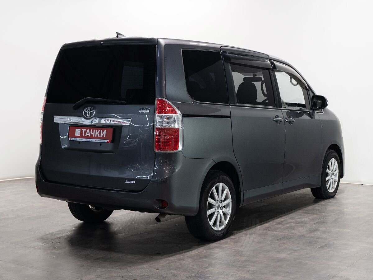 Toyota Noah 2009 - фото автомобиля
