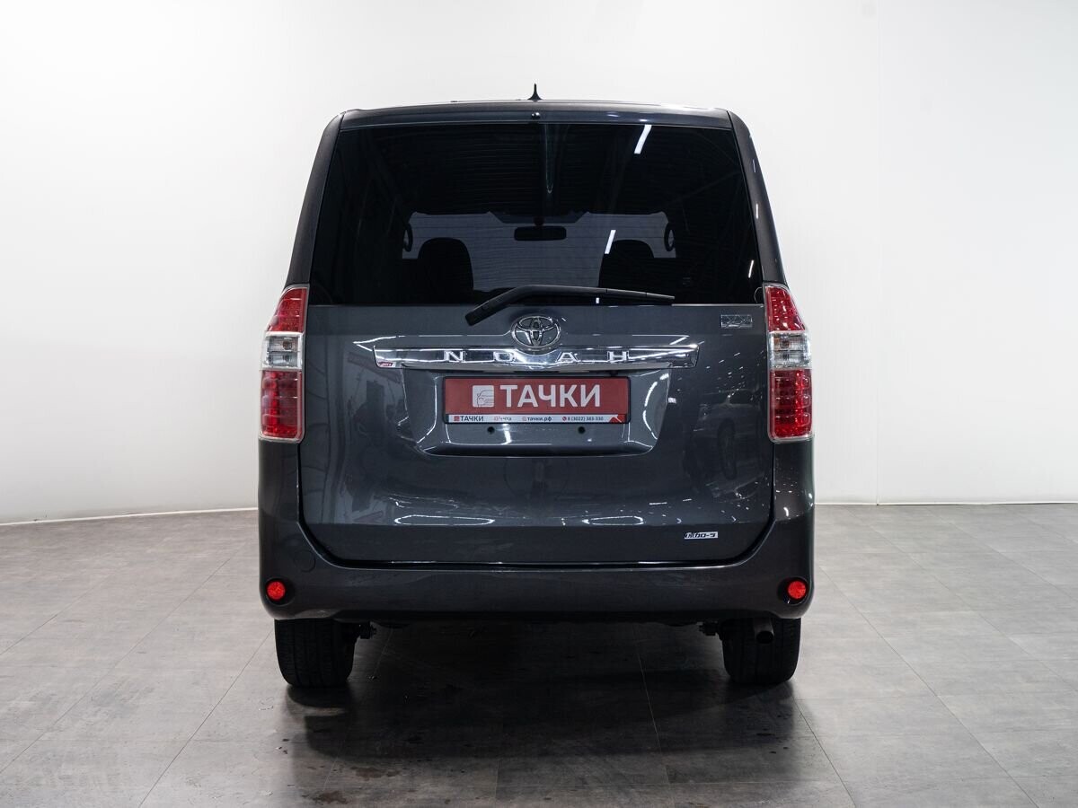 Toyota Noah 2009 - фото автомобиля