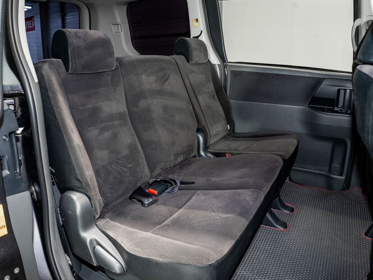 Toyota Noah 2009 - фото автомобиля