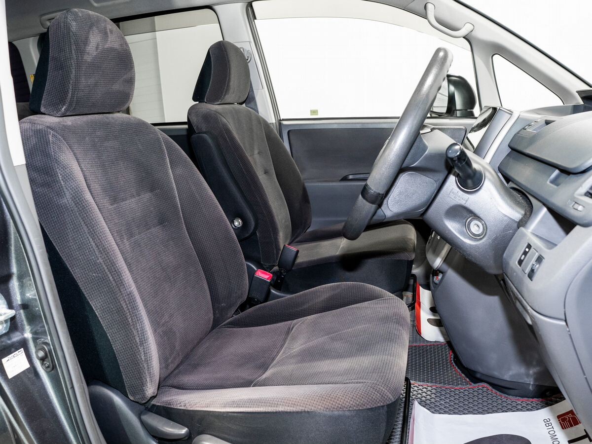 Toyota Noah 2009 - фото автомобиля