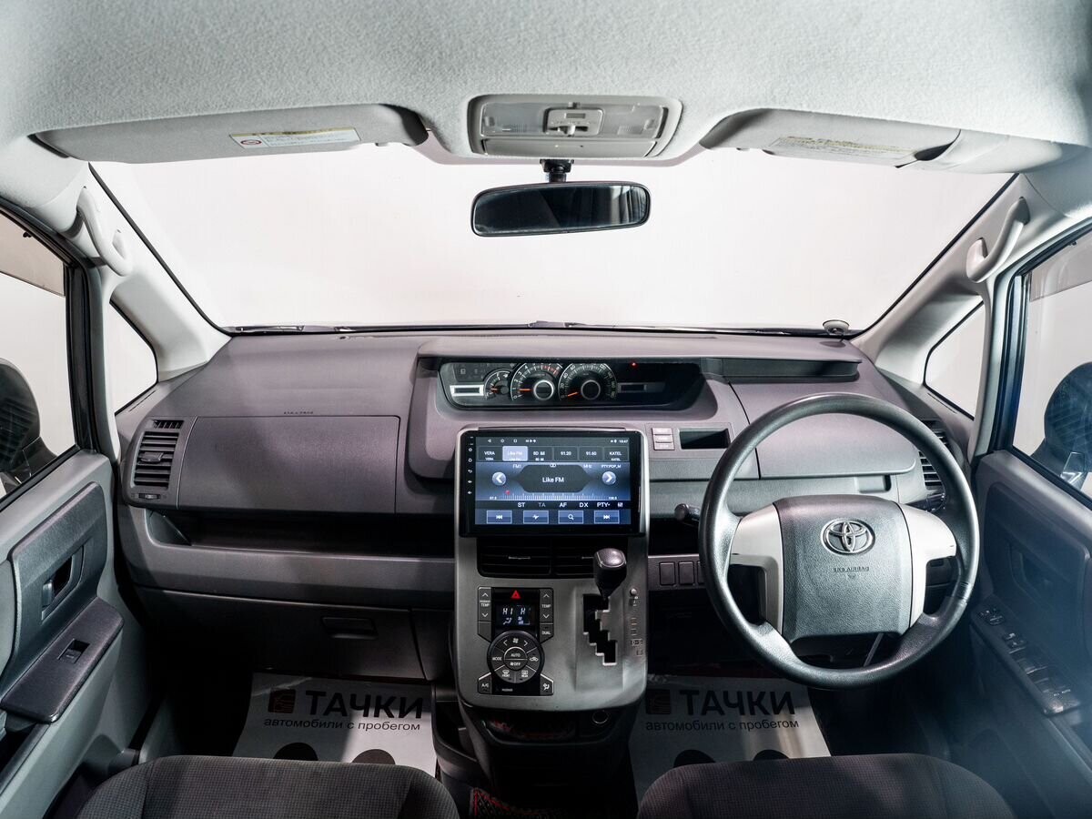 Toyota Noah 2009 - фото автомобиля