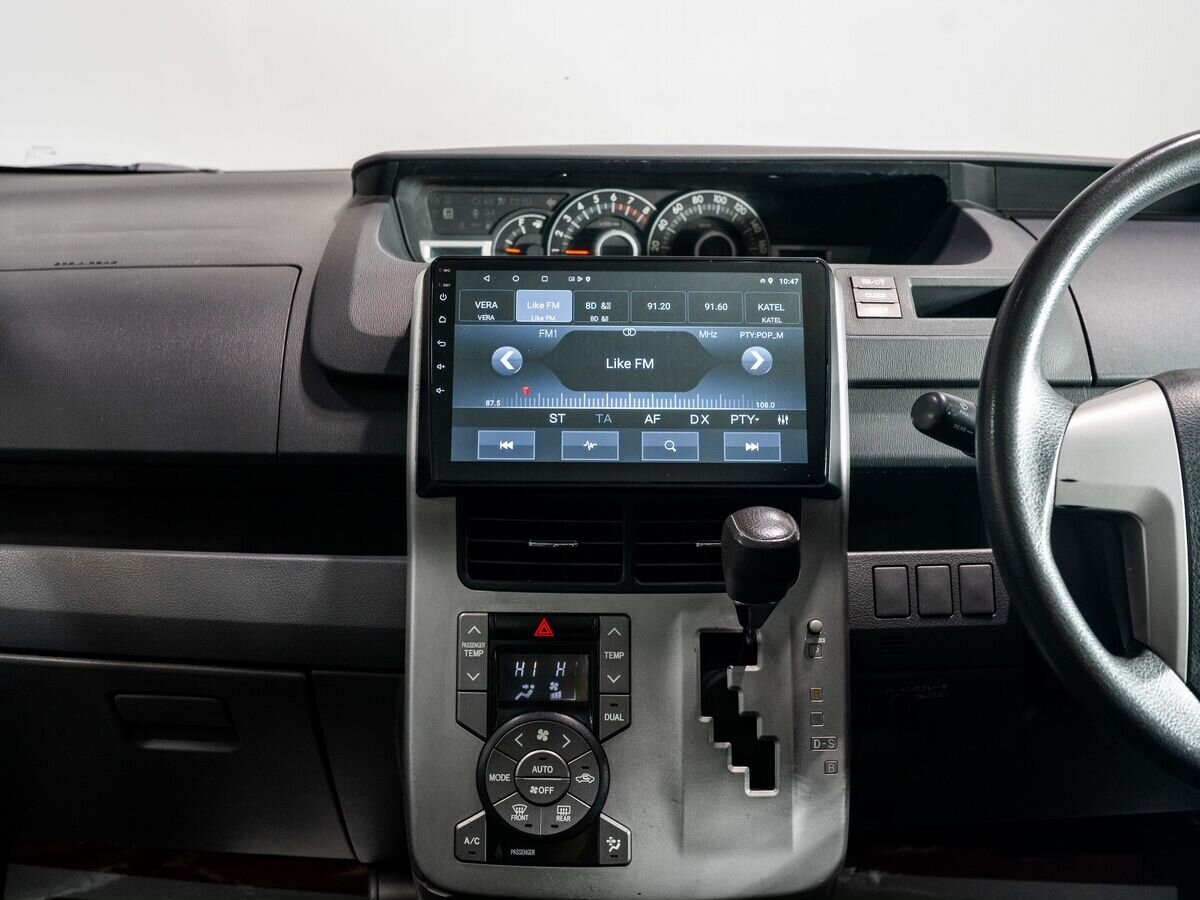 Toyota Noah 2009 - фото автомобиля