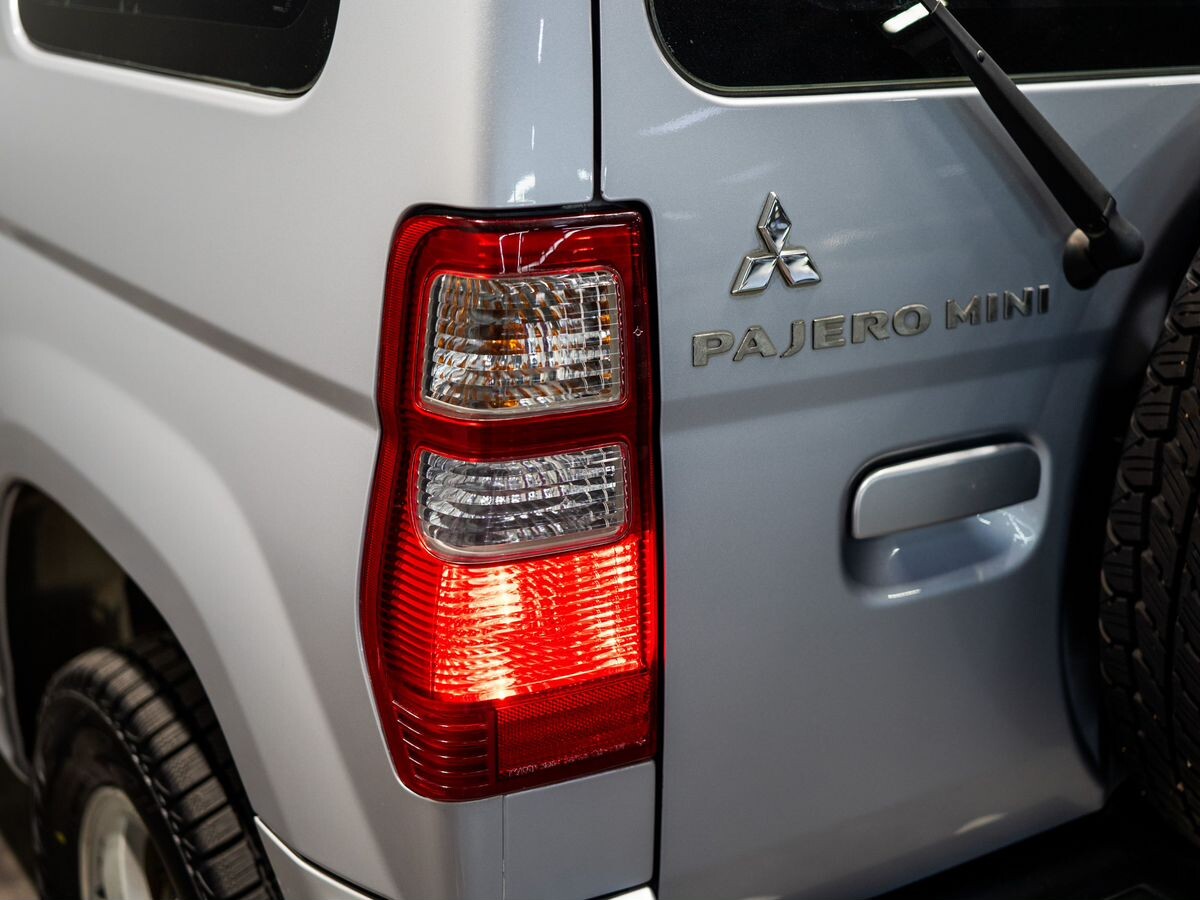 Mitsubishi Pajero Mini 2010 - фото автомобиля