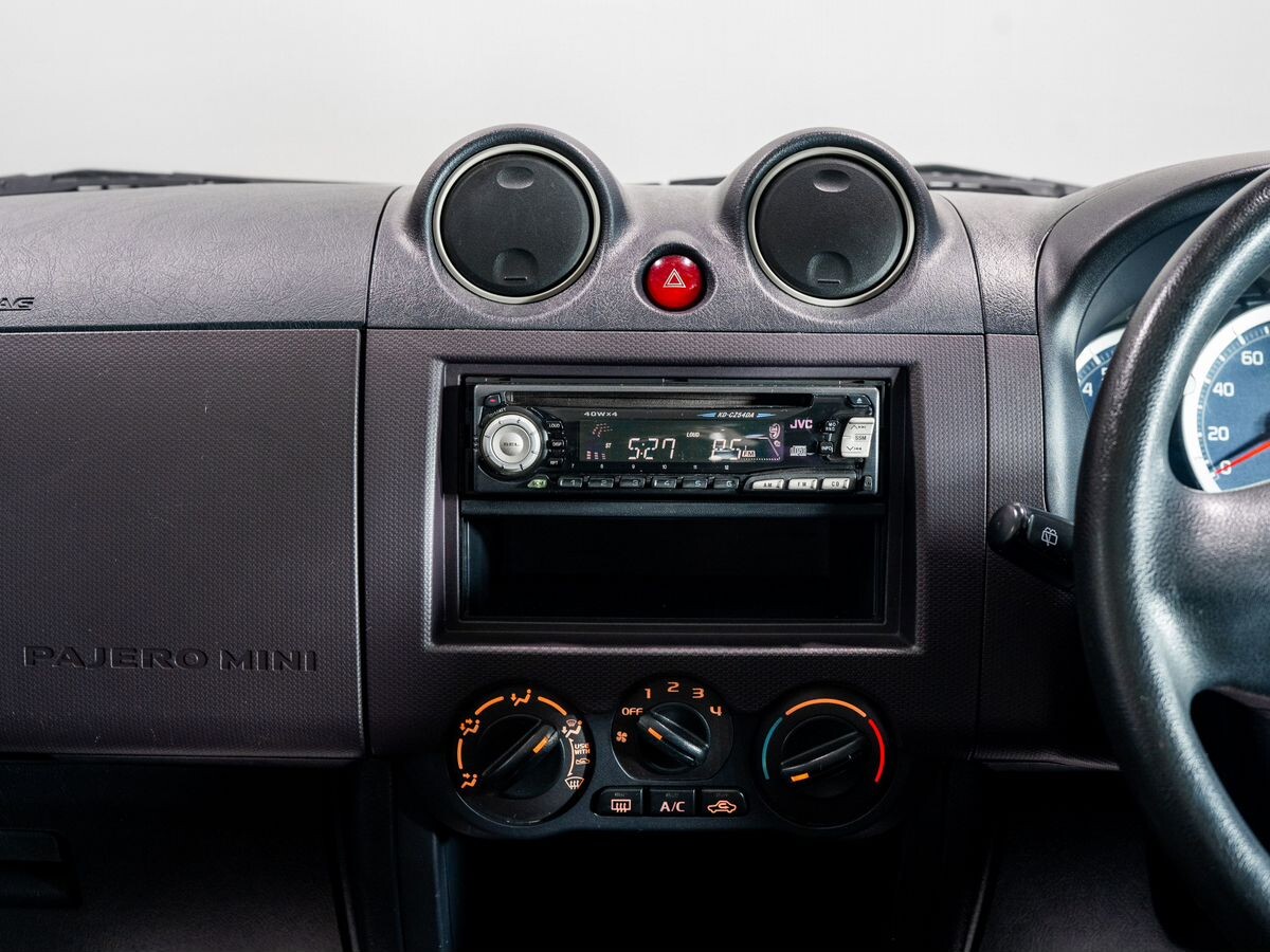Mitsubishi Pajero Mini 2010 - фото автомобиля