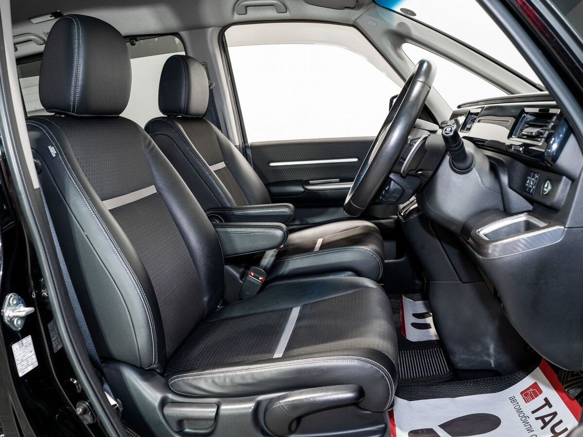 Honda Stepwgn 2018 - фото автомобиля