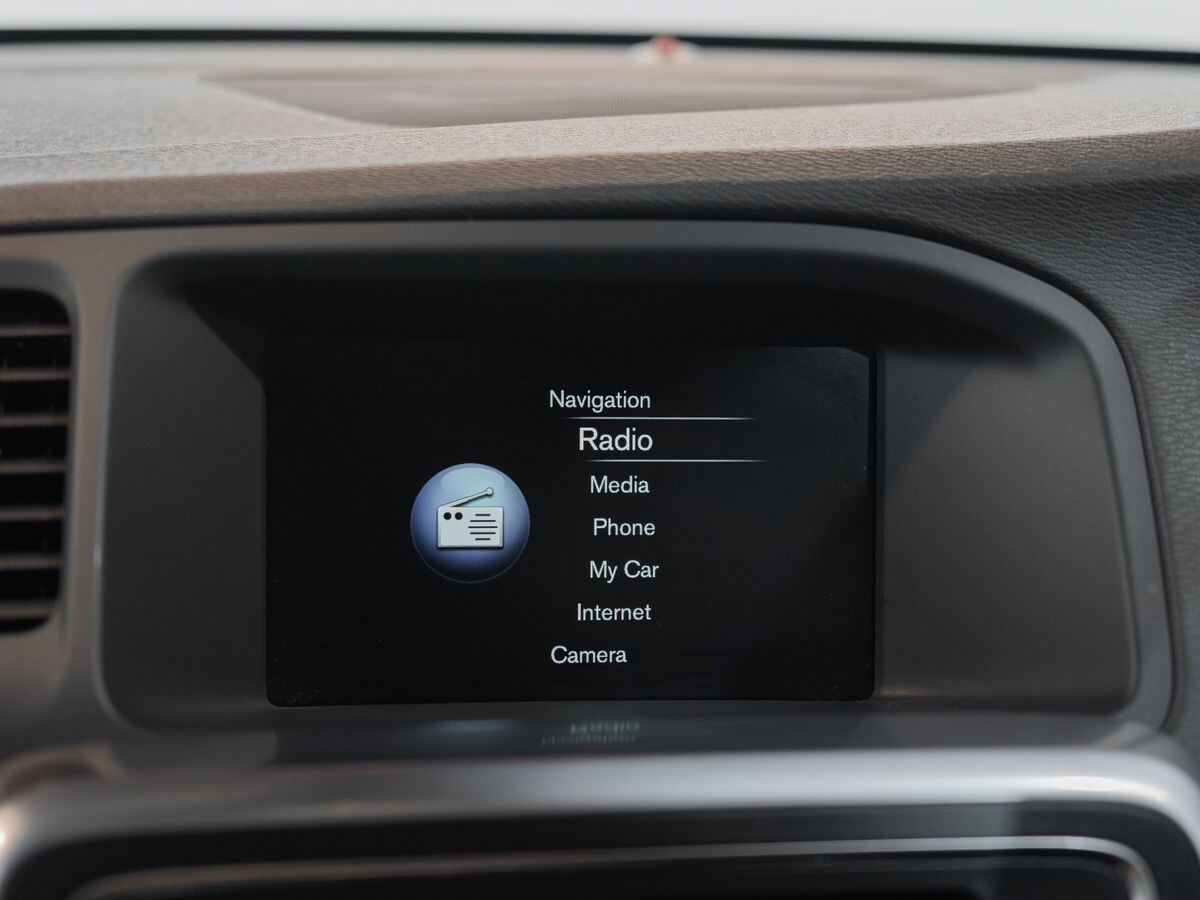 Volvo V60 2015 - фото автомобиля