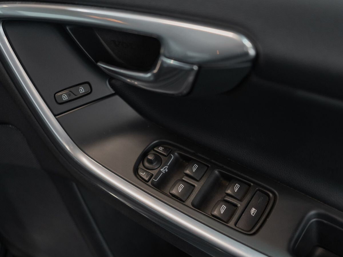 Volvo V60 2015 - фото автомобиля