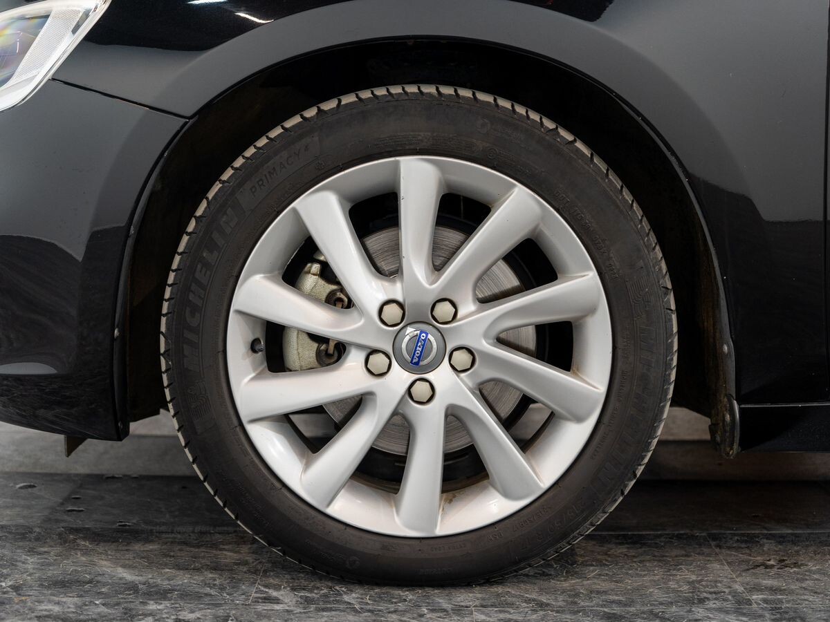 Volvo V60 2015 - фото автомобиля