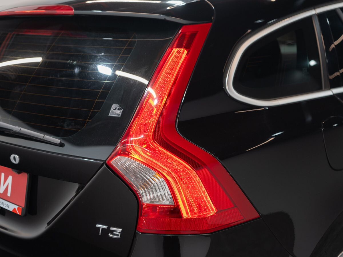 Volvo V60 2015 - фото автомобиля
