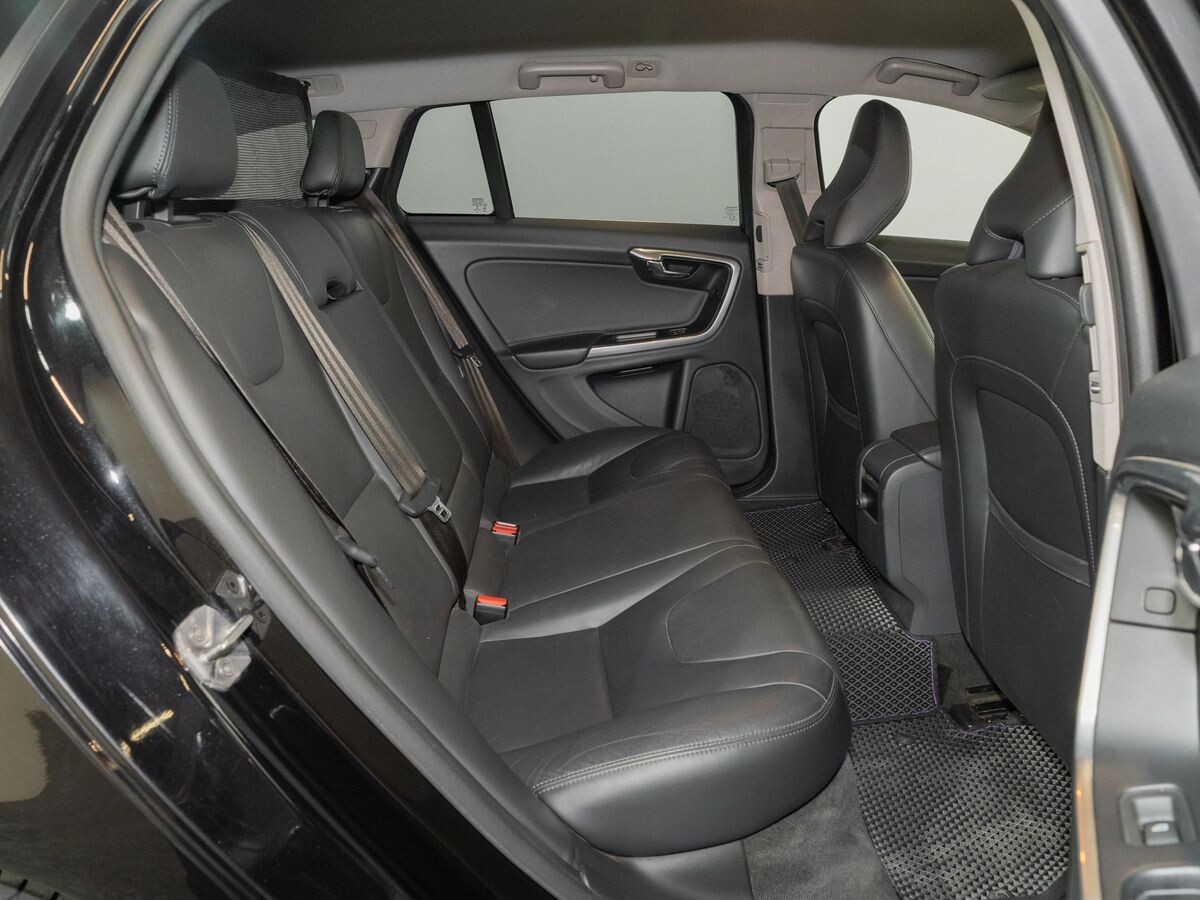 Volvo V60 2015 - фото автомобиля