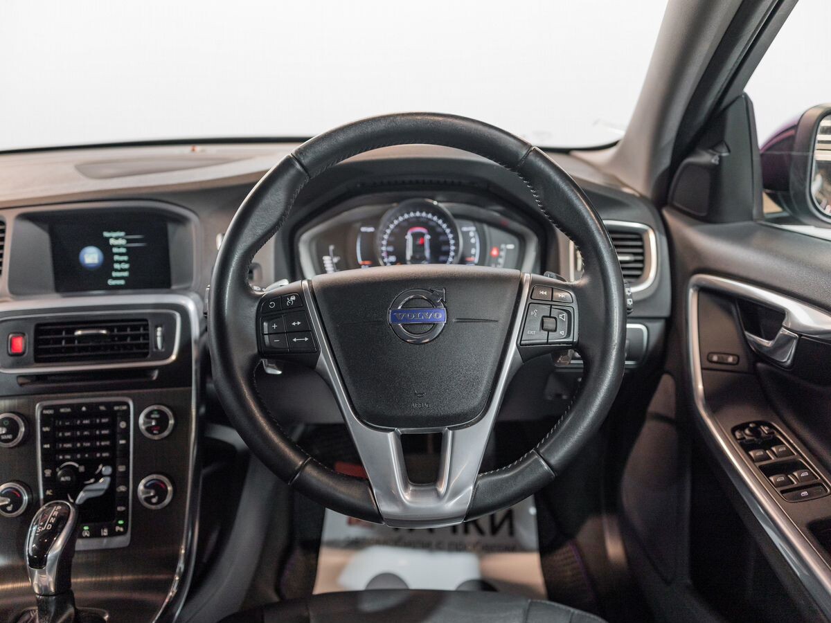 Volvo V60 2015 - фото автомобиля
