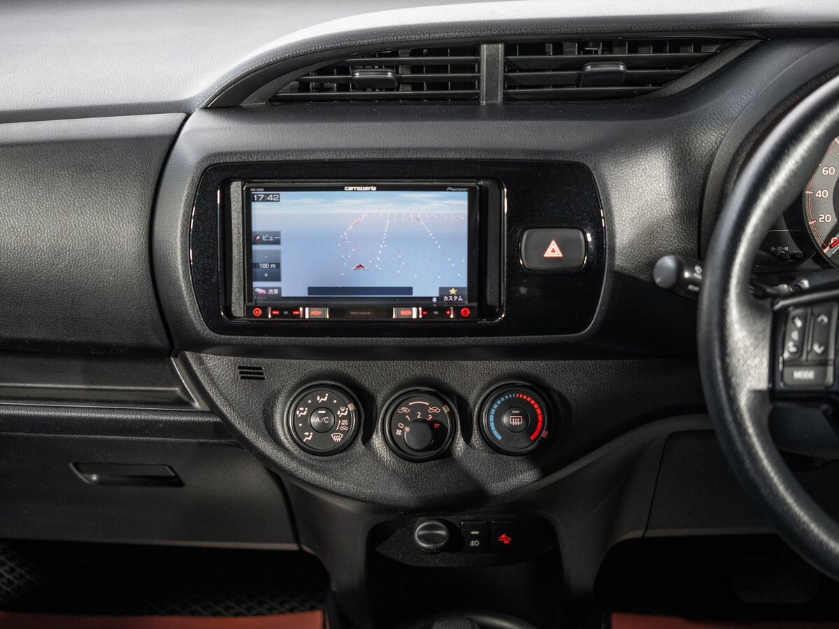 Toyota Vitz 2017 - фото автомобиля