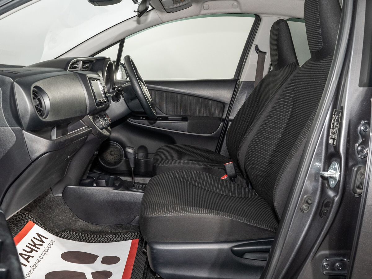 Toyota Vitz 2017 - фото автомобиля
