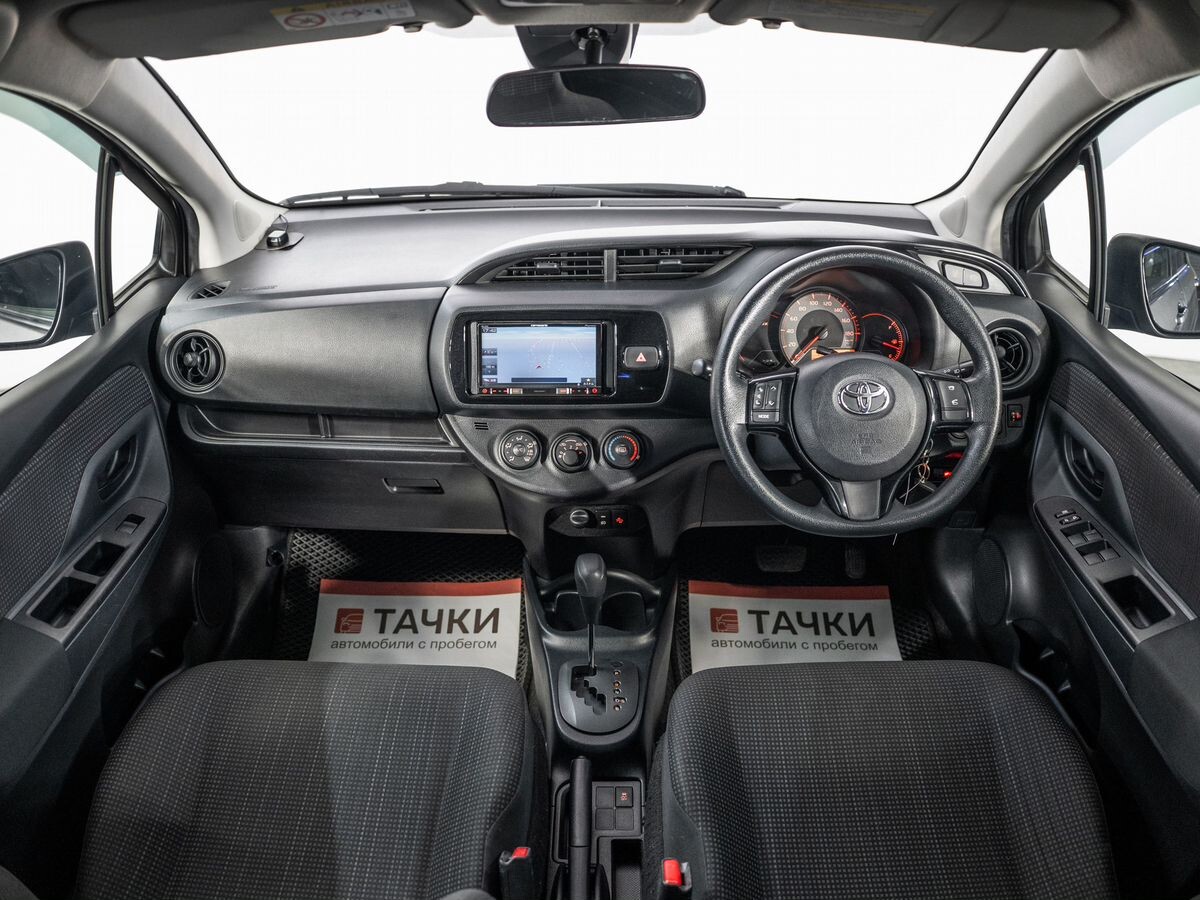 Toyota Vitz 2017 - фото автомобиля