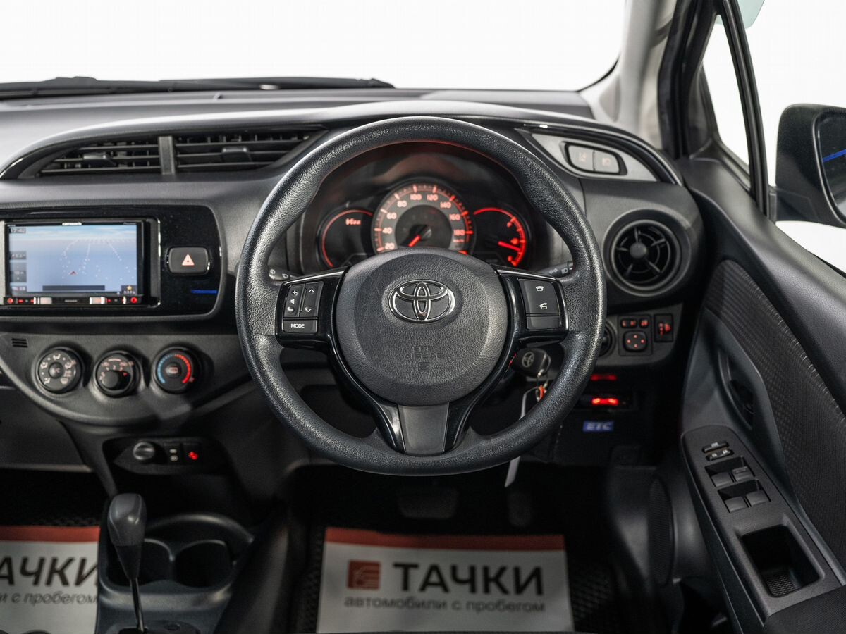 Toyota Vitz 2017 - фото автомобиля