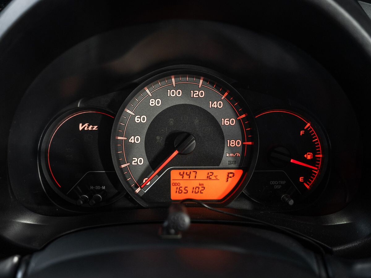 Toyota Vitz 2017 - фото автомобиля