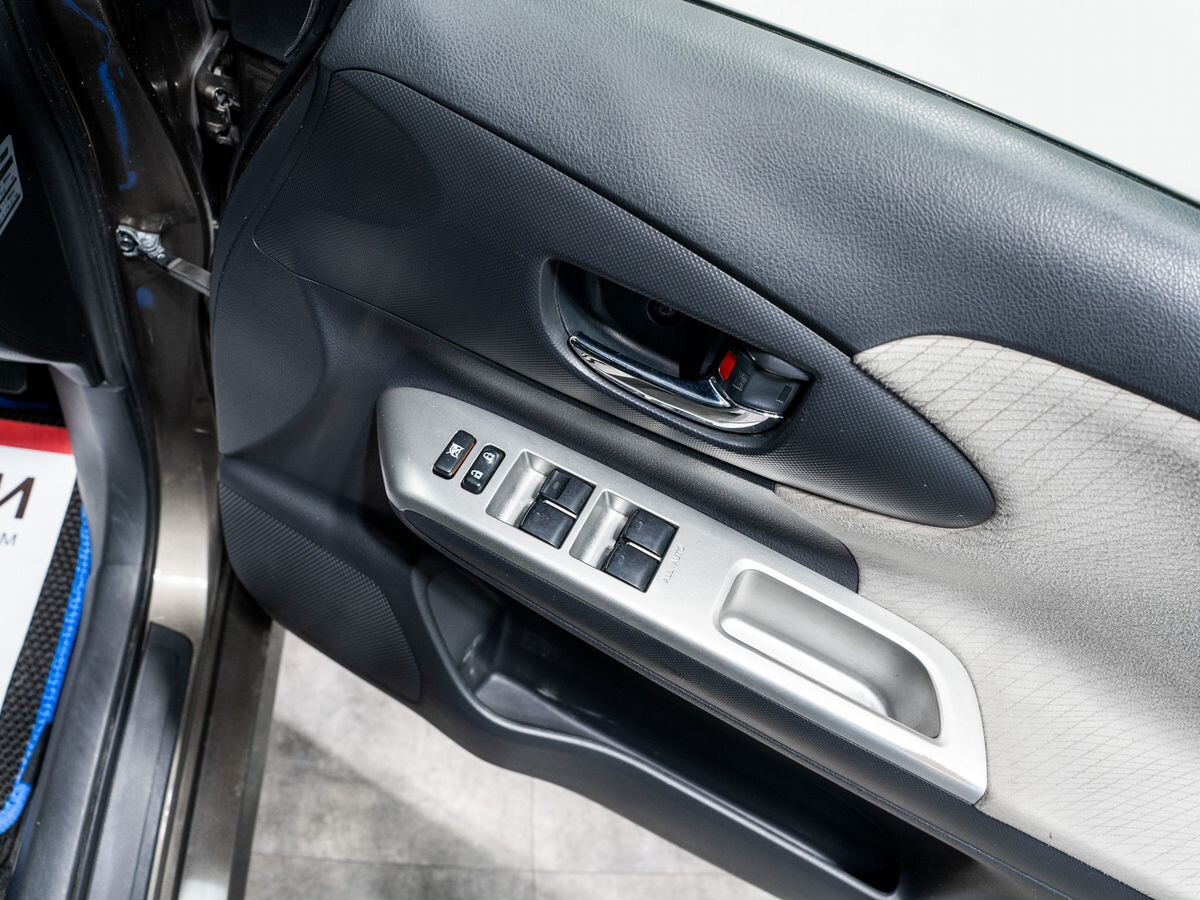 Toyota Wish 2009 - фото автомобиля