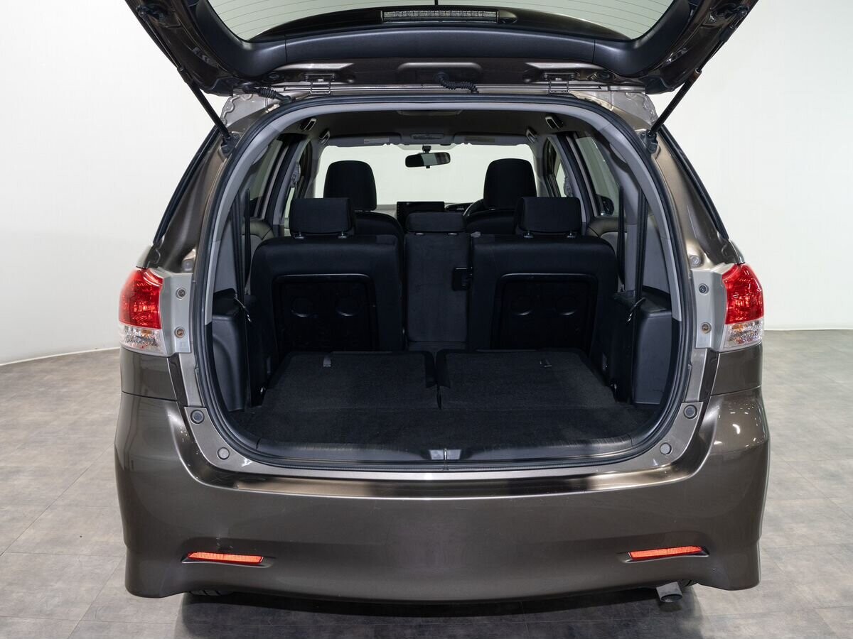 Toyota Wish 2009 - фото автомобиля
