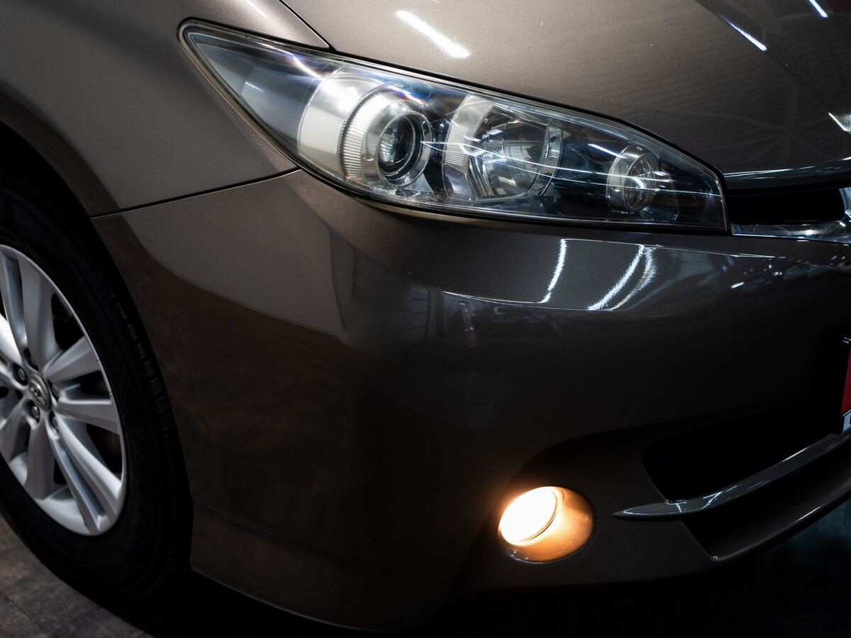 Toyota Wish 2009 - фото автомобиля
