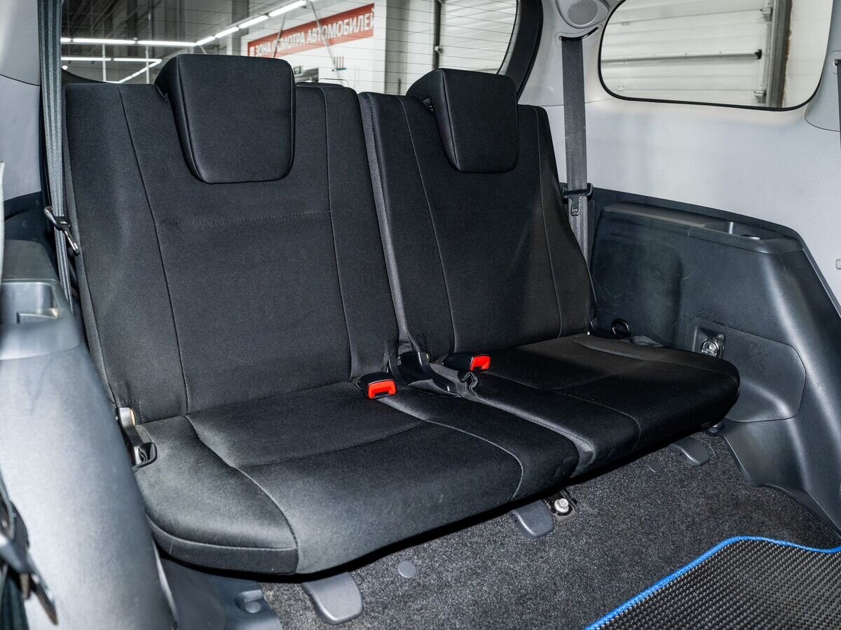 Toyota Wish 2009 - фото автомобиля