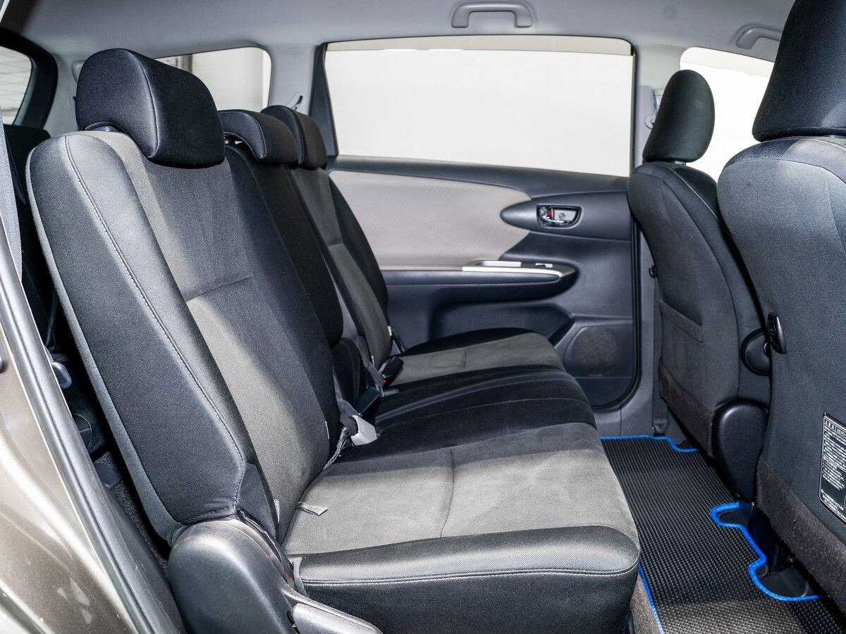 Toyota Wish 2009 - фото автомобиля