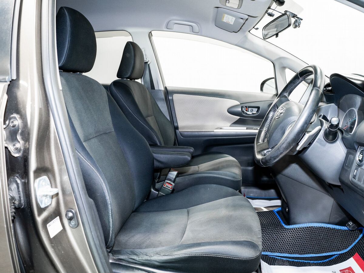 Toyota Wish 2009 - фото автомобиля