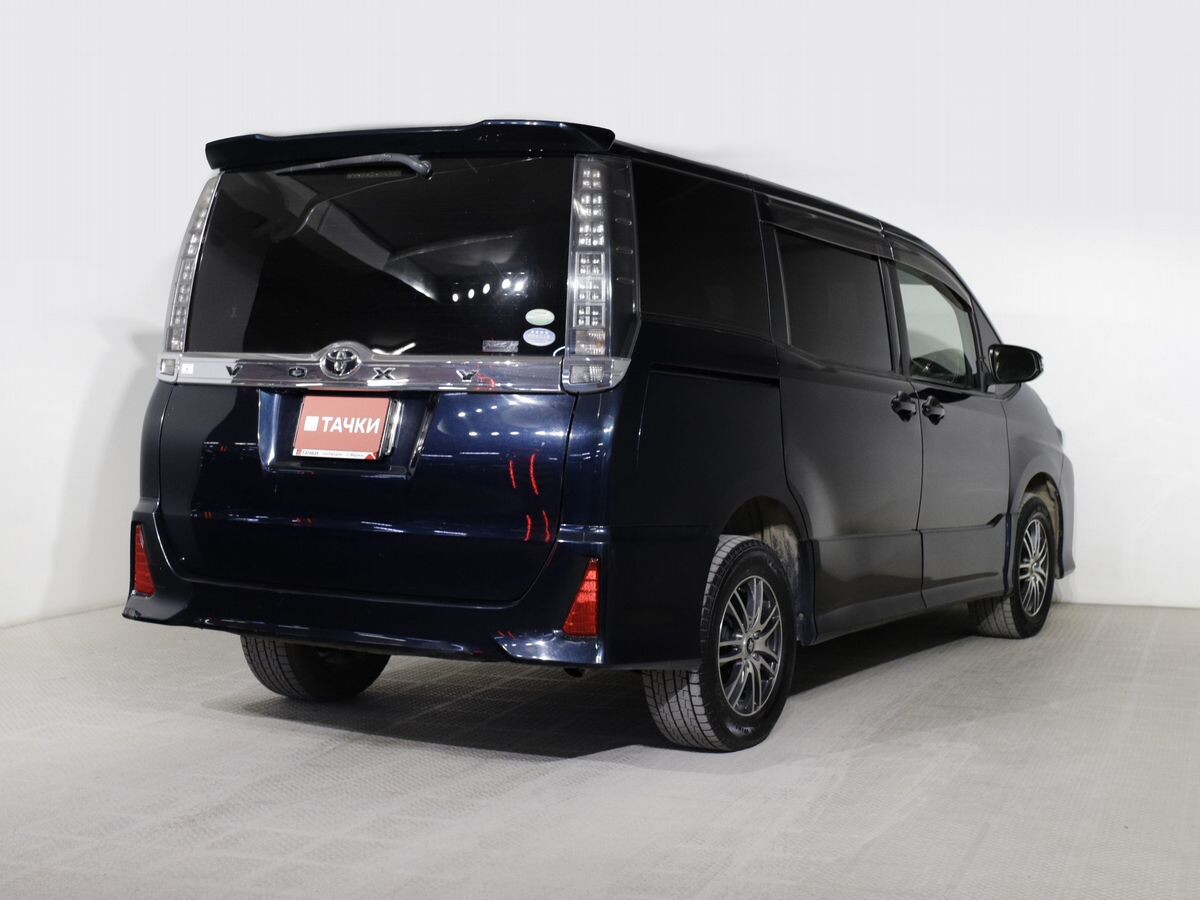 Toyota Voxy 2014 - фото автомобиля