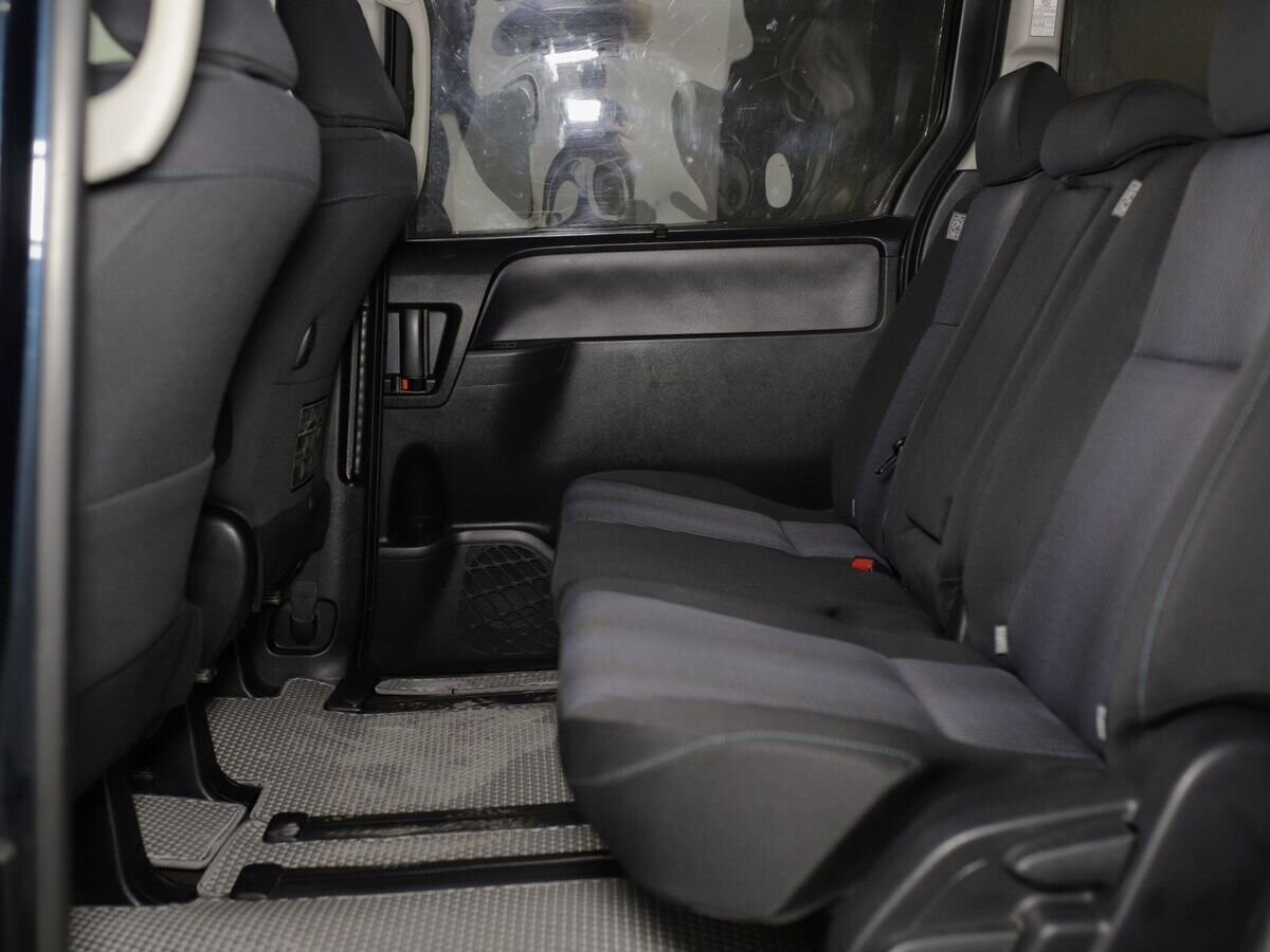 Toyota Voxy 2014 - фото автомобиля